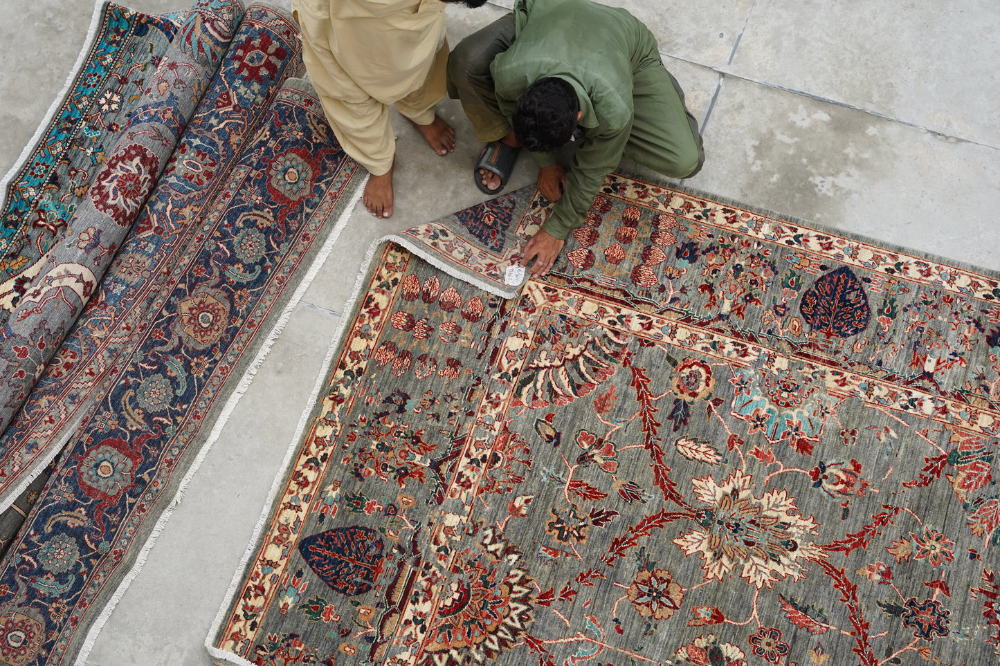 Antique-Inspired Afghan Floral Rug in Stone Blue