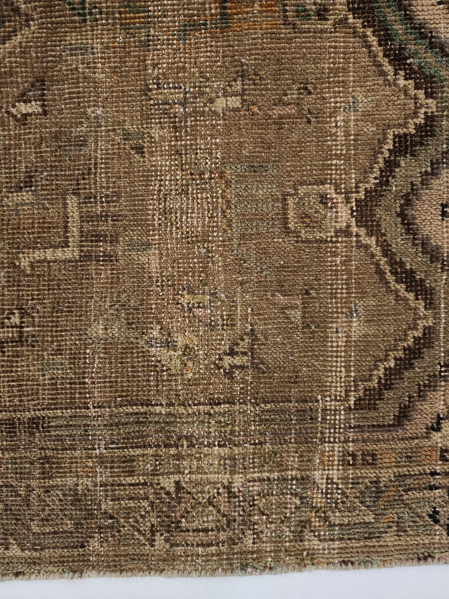 Desert Horizon: Antique Hand-Knotted Qashqai Tribal Rug