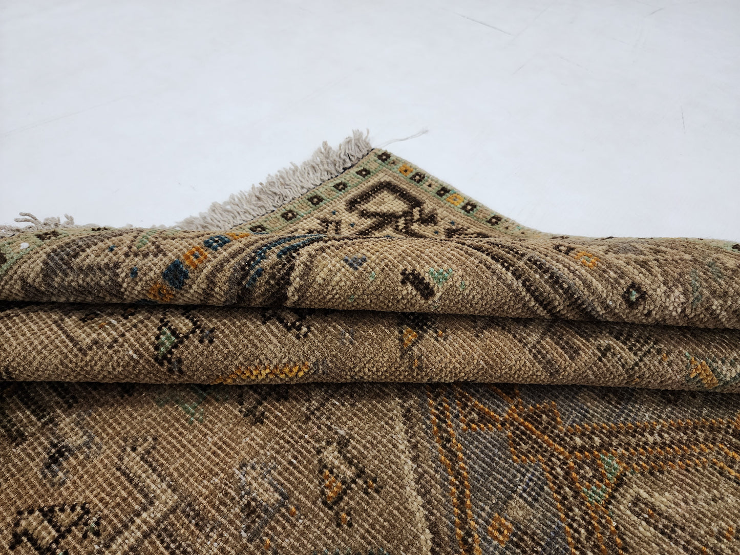 Desert Horizon: Antique Hand-Knotted Qashqai Tribal Rug